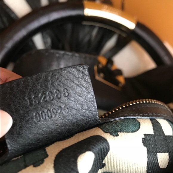 100% Authentic Gucci Indy Hobo - Picture 3 of 14